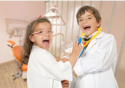 kids-playing-dentist-dress-up